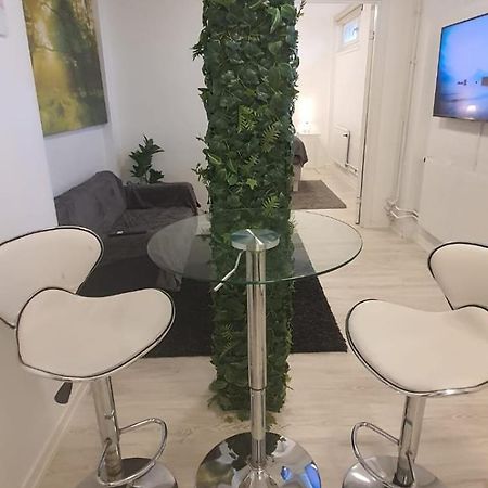 Beautiful Basement Apartment, Very Private And Close To The Metro Stockholm Exterior photo