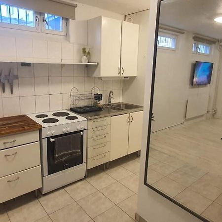 Beautiful Basement Apartment, Very Private And Close To The Metro Stockholm Exterior photo