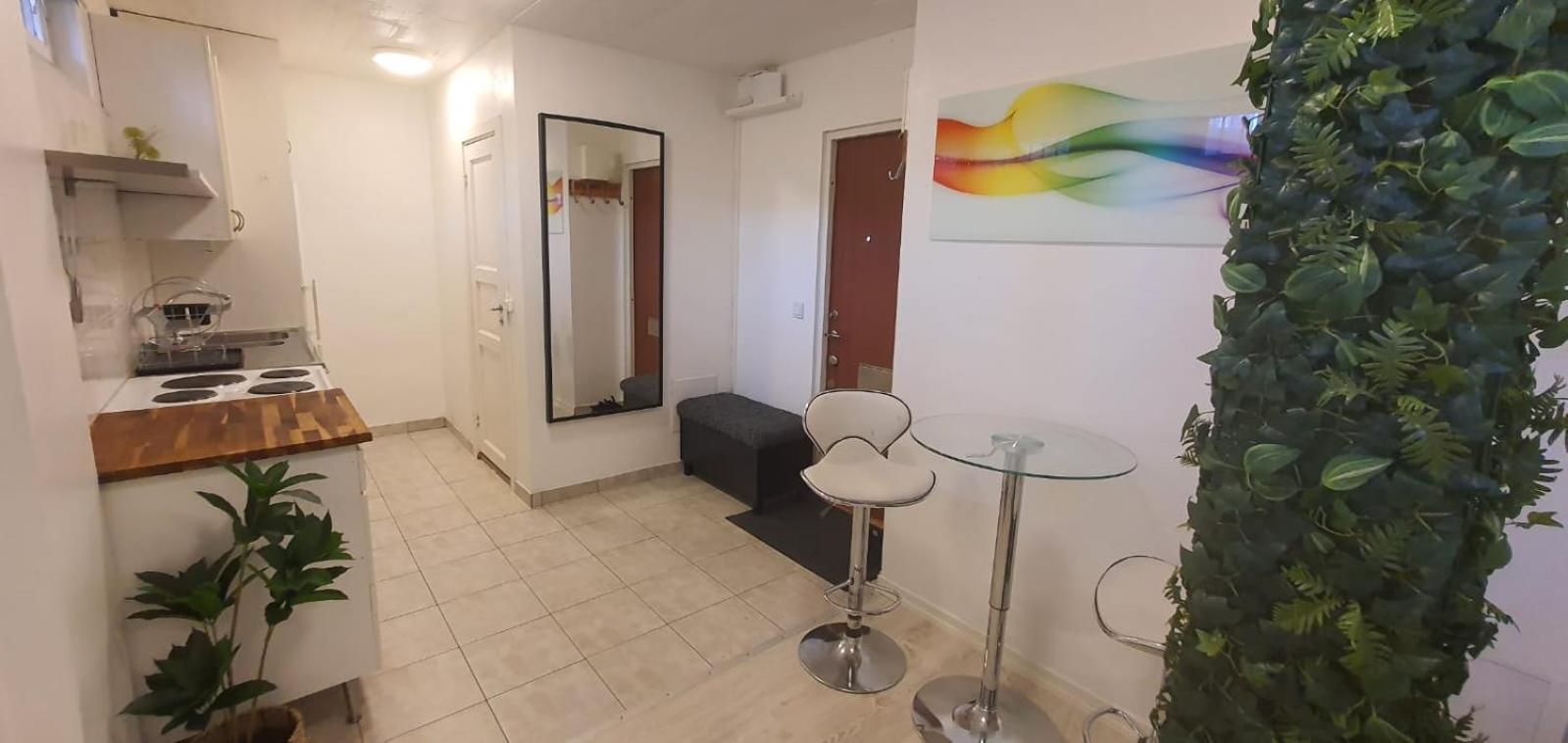 Beautiful Basement Apartment, Very Private And Close To The Metro Stockholm Exterior photo
