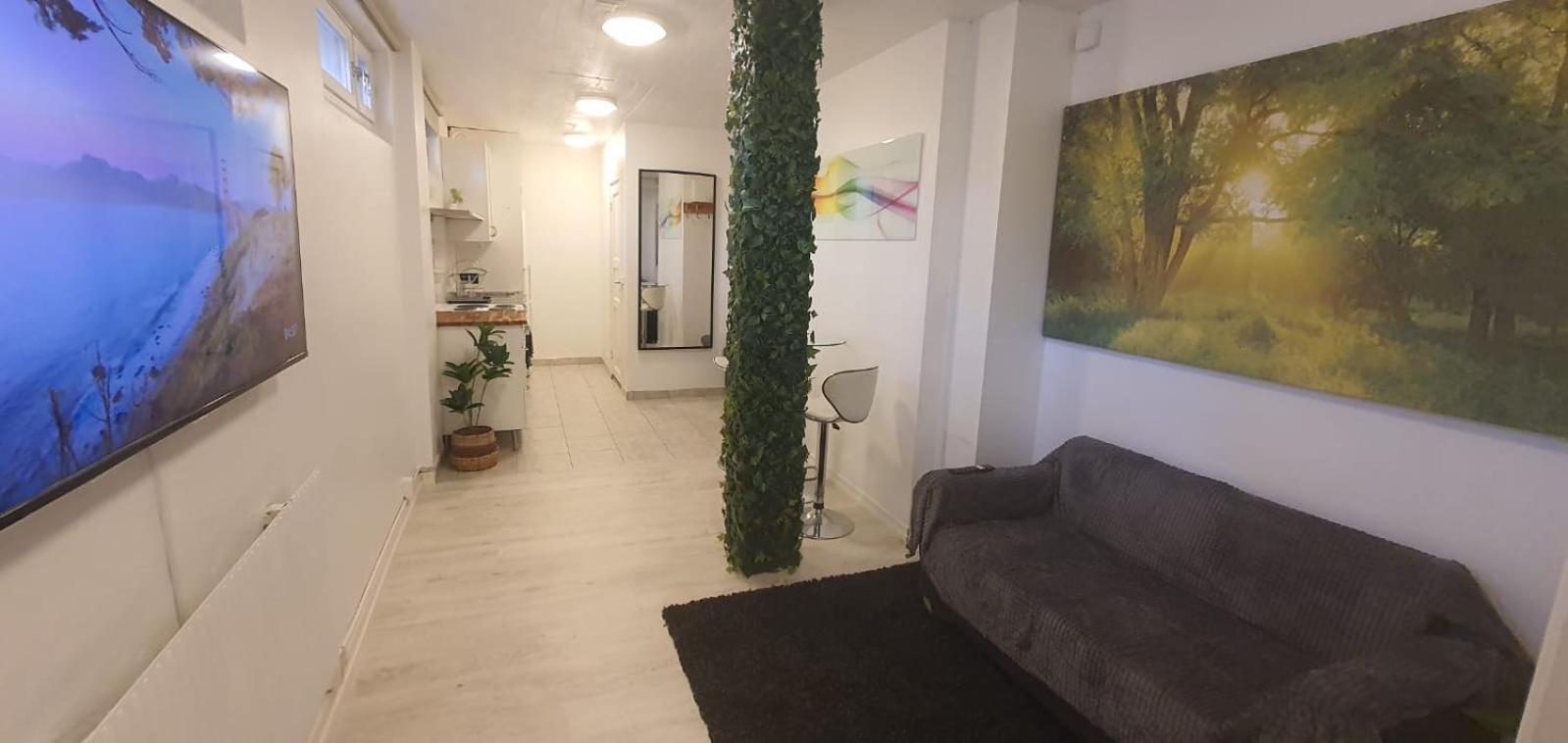 Beautiful Basement Apartment, Very Private And Close To The Metro Stockholm Exterior photo