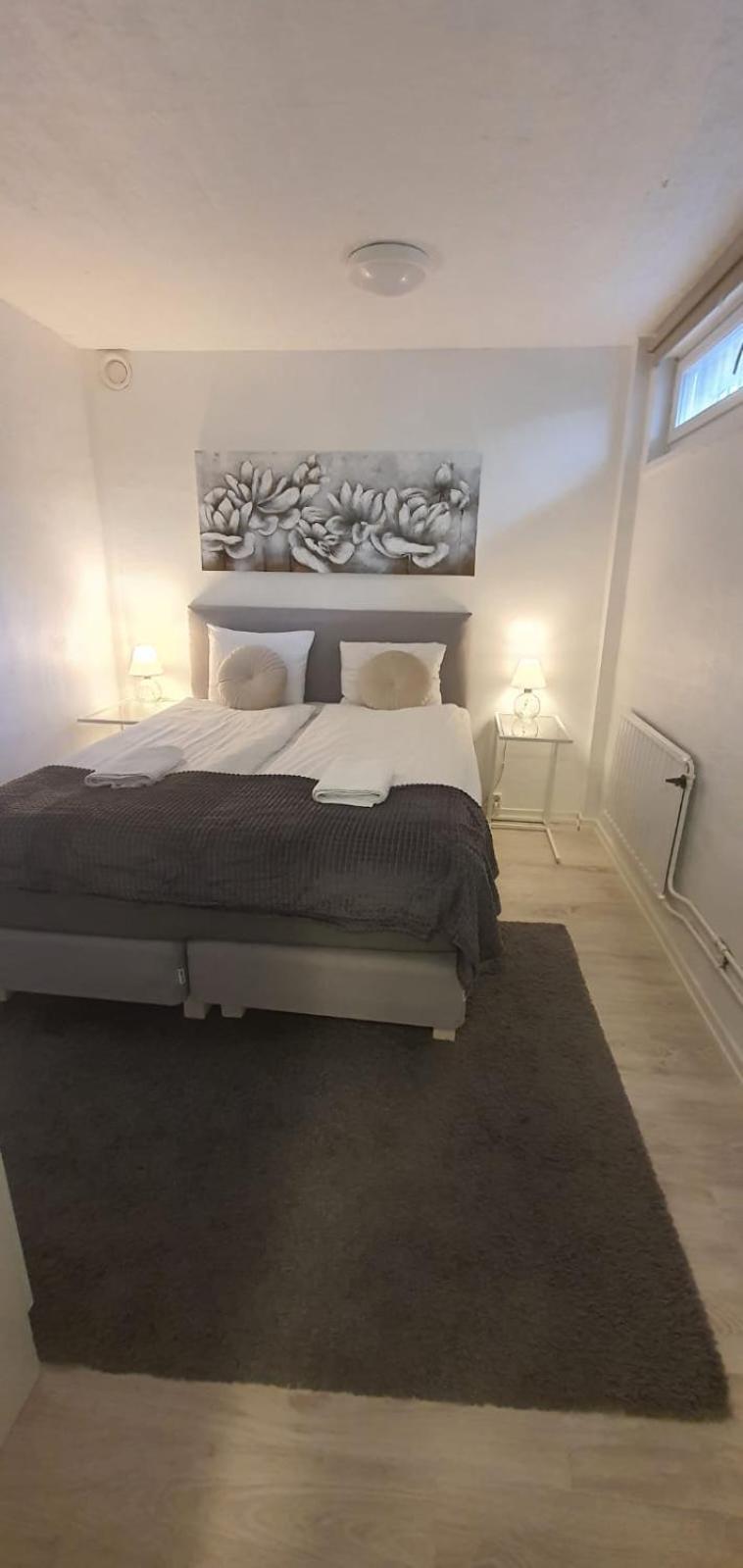 Beautiful Basement Apartment, Very Private And Close To The Metro Stockholm Exterior photo