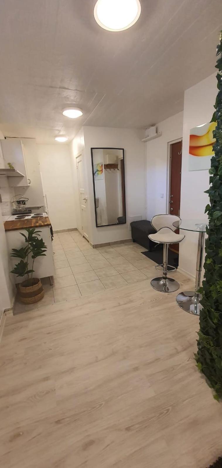 Beautiful Basement Apartment, Very Private And Close To The Metro Stockholm Exterior photo