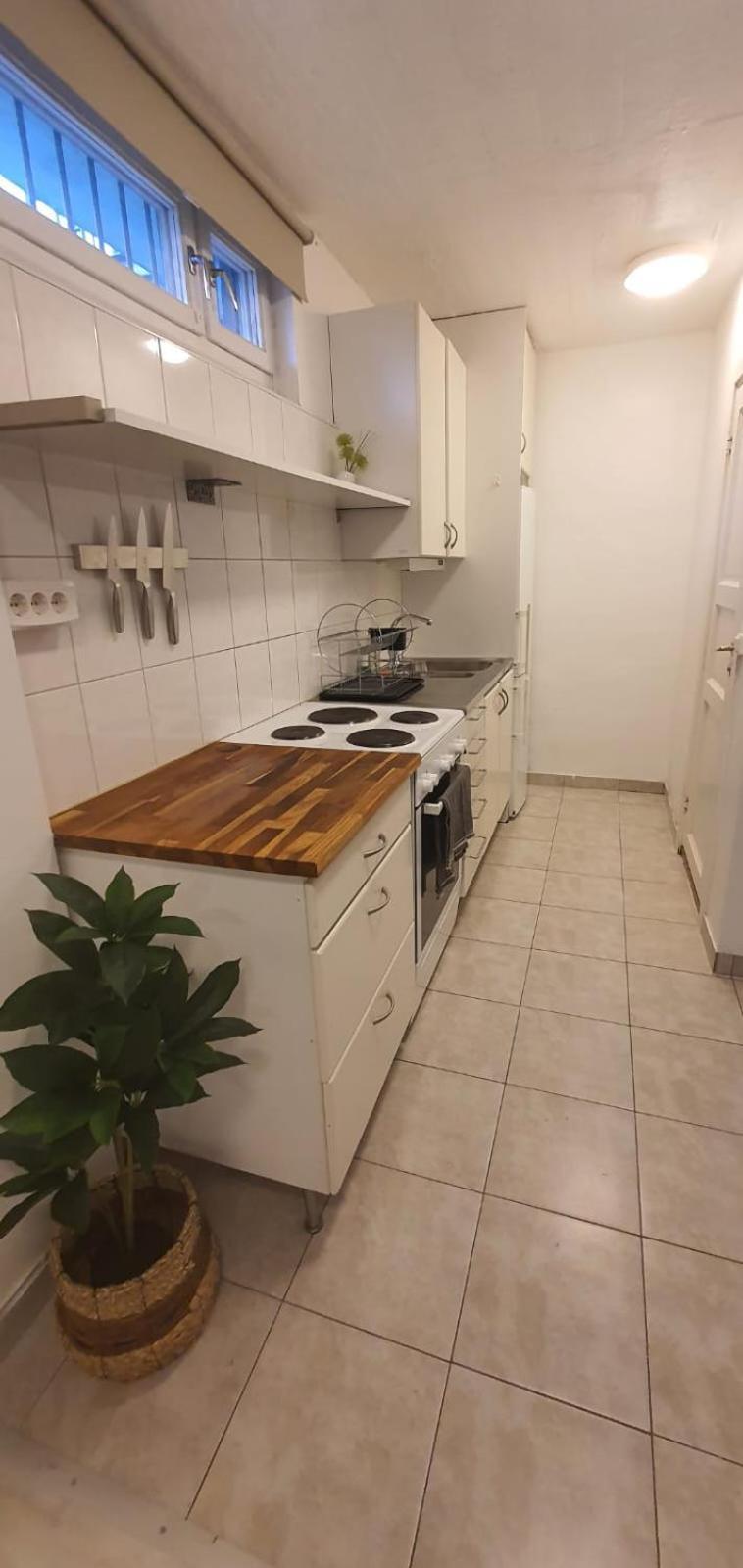 Beautiful Basement Apartment, Very Private And Close To The Metro Stockholm Exterior photo