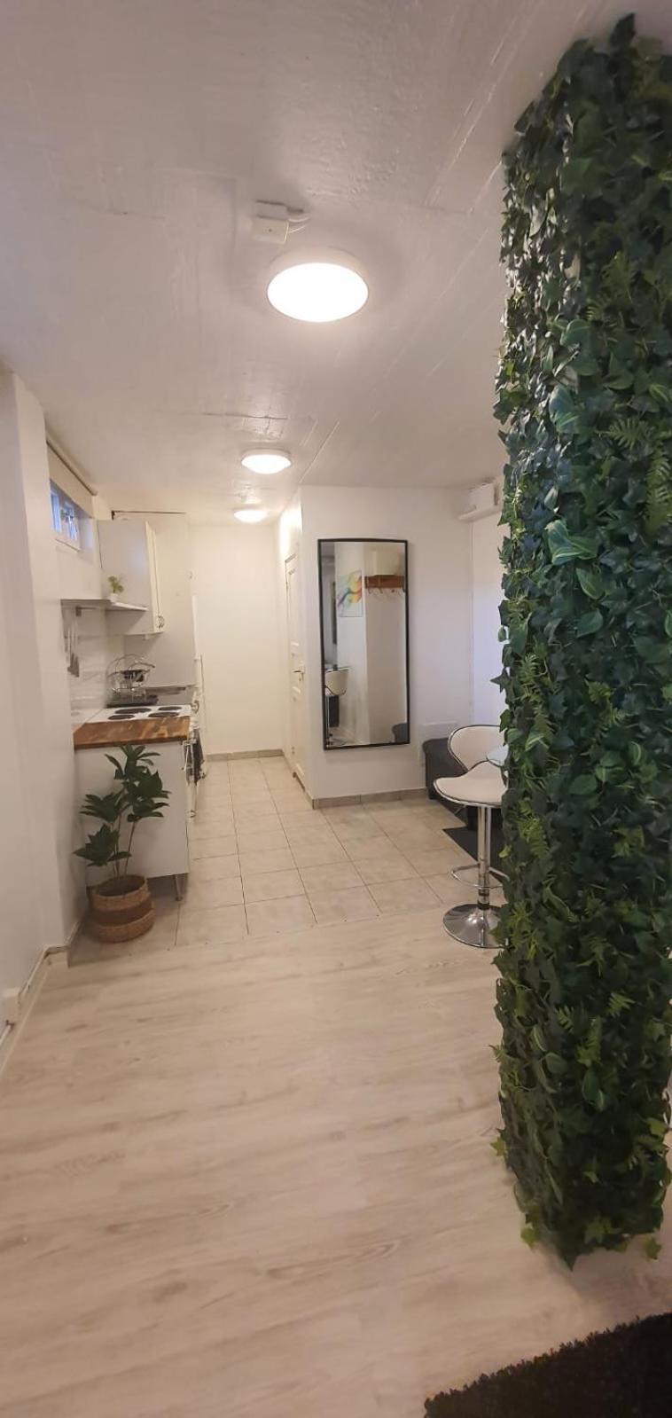 Beautiful Basement Apartment, Very Private And Close To The Metro Stockholm Exterior photo