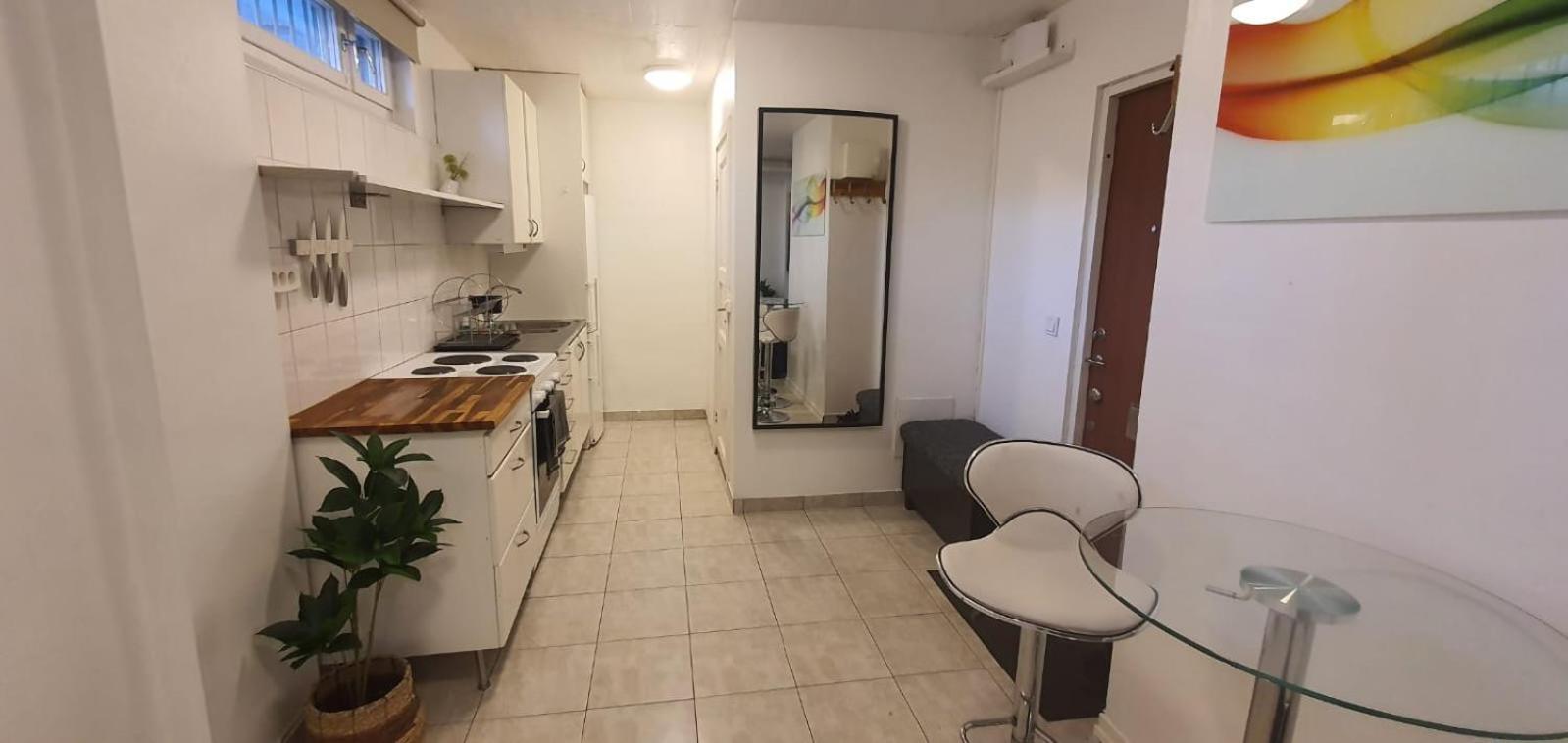 Beautiful Basement Apartment, Very Private And Close To The Metro Stockholm Exterior photo
