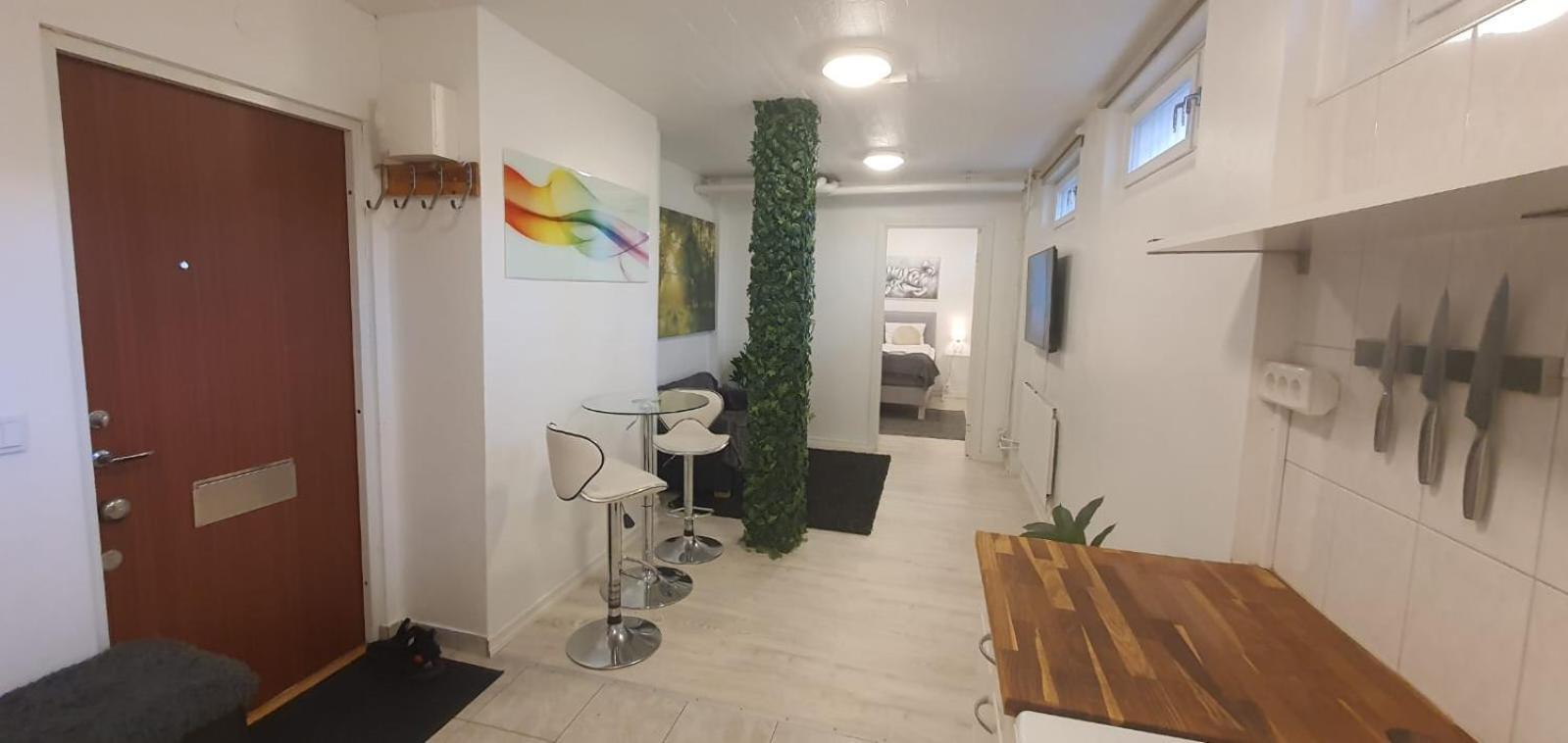 Beautiful Basement Apartment, Very Private And Close To The Metro Stockholm Exterior photo