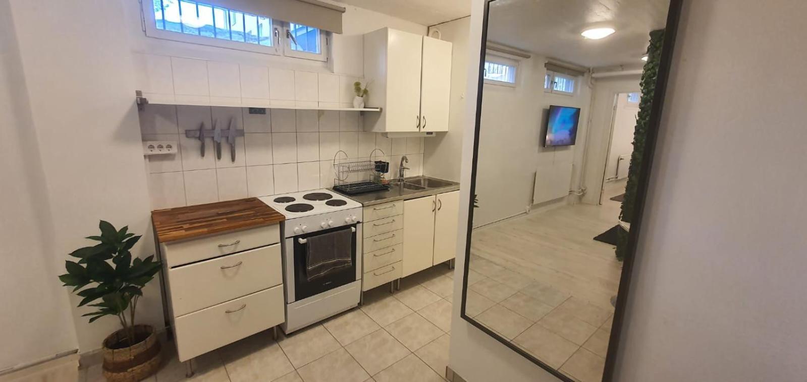 Beautiful Basement Apartment, Very Private And Close To The Metro Stockholm Exterior photo