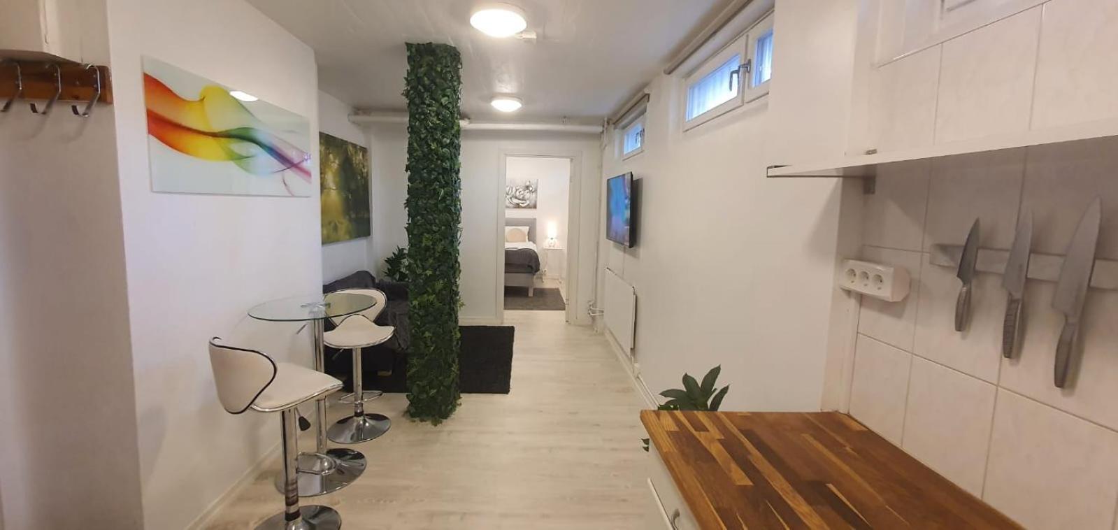 Beautiful Basement Apartment, Very Private And Close To The Metro Stockholm Exterior photo