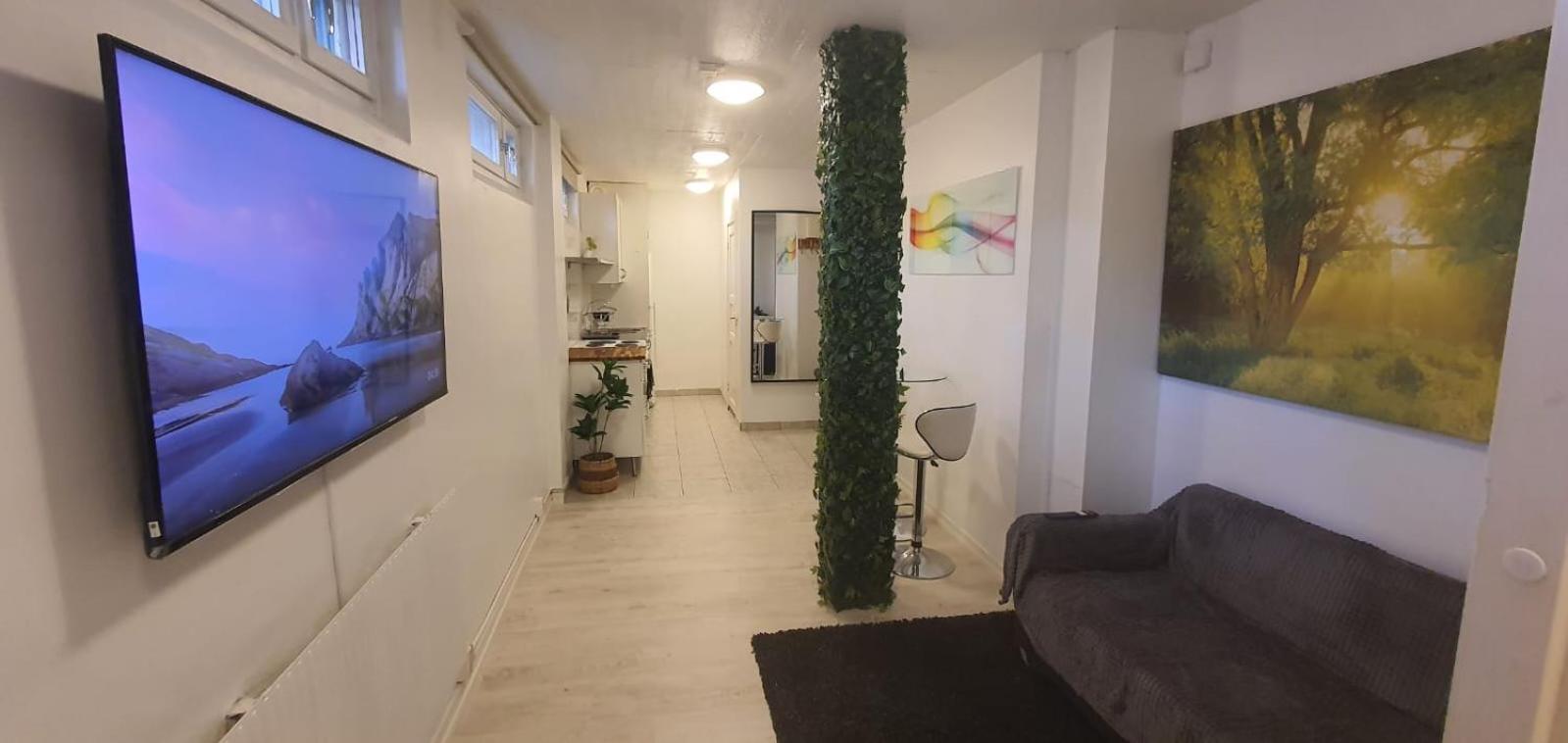 Beautiful Basement Apartment, Very Private And Close To The Metro Stockholm Exterior photo